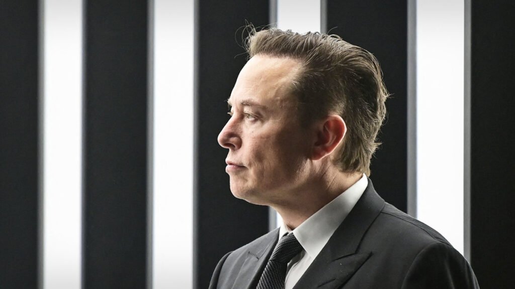 Elon Musk Has an Original Way to Rock Warren Buffett's Throne