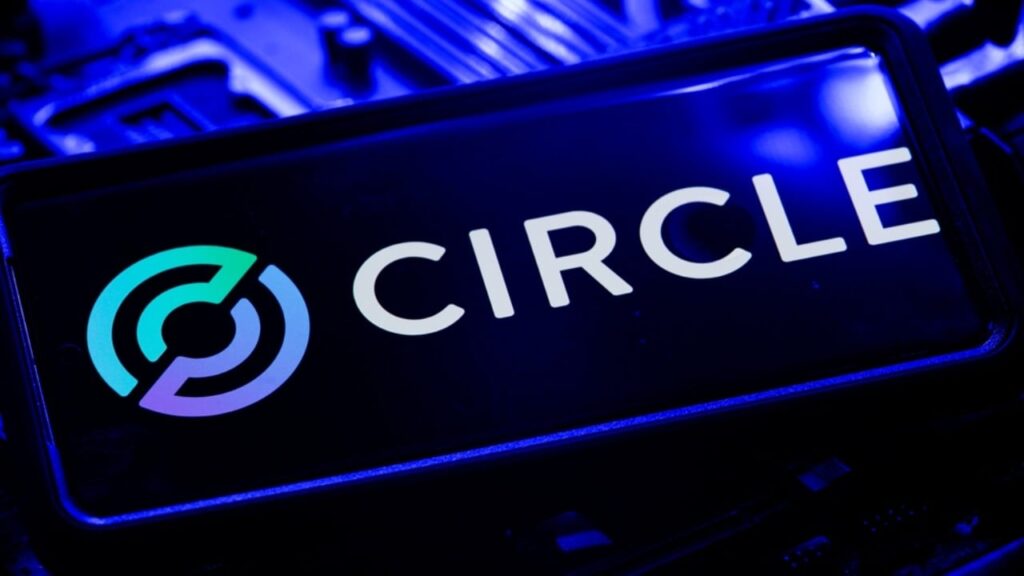 no_translation_9993_ffhaj7cer7v0iim75vzkfy4c_no_translation_translation - Crypto and Coin Close-up of a Circle brand sign with its circular logo and the word CIRCLE under blue lighting.